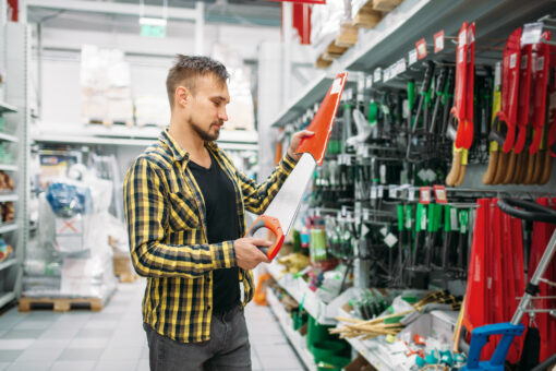 Man buying saw